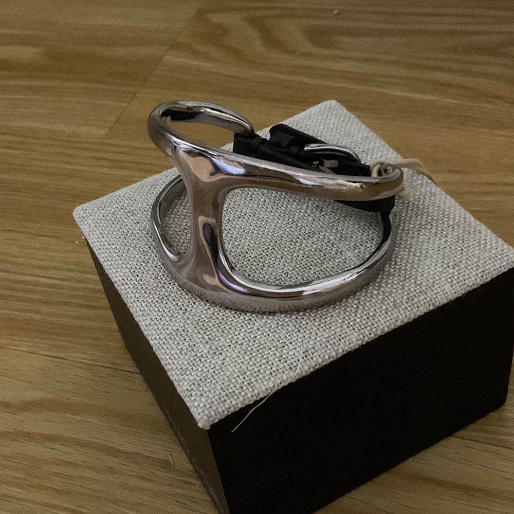 NWT UNO de 50 Polished Silver-plated Cuff "Two in One" $240 - Picture 7 of 13